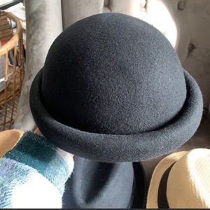 Black H&M round hat